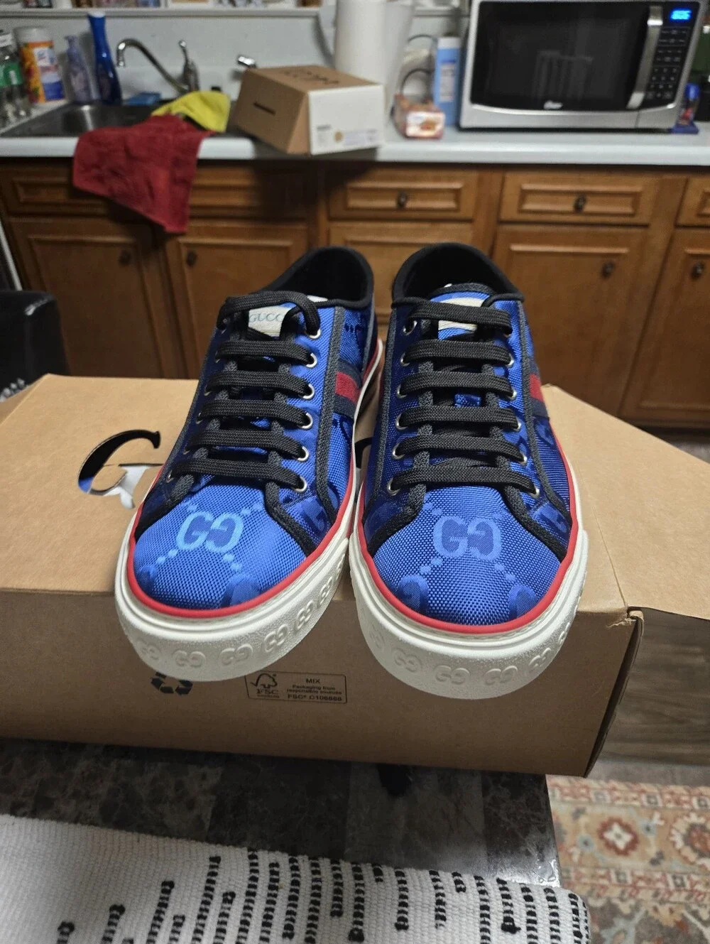 Gucci Men's Navy Blue Low-Top Sneakers with Red Stripe
